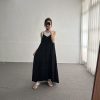 肩帶式V領口袋洋裝