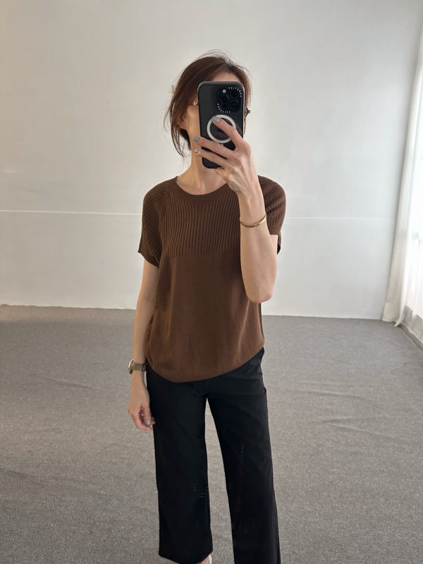 S__85057558_0 坑條細紋針織上衣