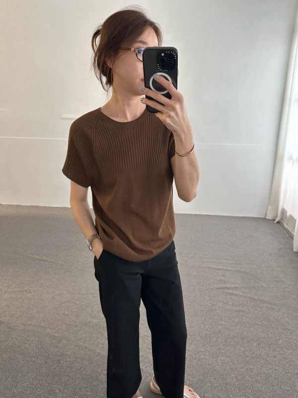 S__85057559_0 坑條細紋針織上衣