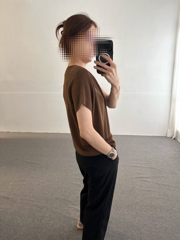 S__85057561_0 坑條細紋針織上衣